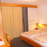 Traublingerhof - Self Check In Otel